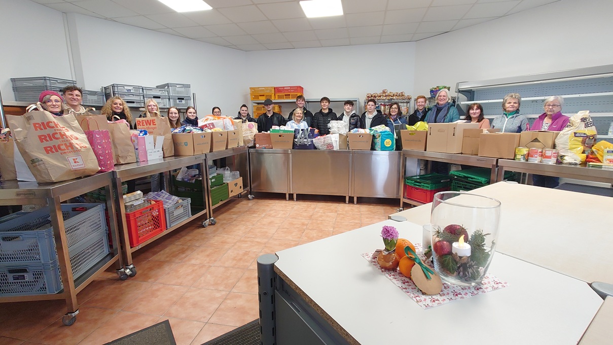 Vorweihnachtliche Bescherung für die Tafel 